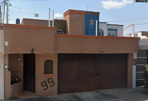 Preciosa Casa en Venta de Recuperacion Bancaria en Morelia, Michoacan. — foto 1 de 12