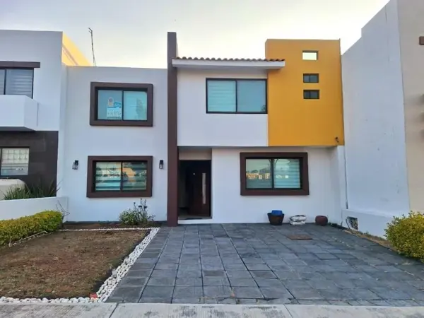 Hay Casas Que Cubren Tus Necesidades... y Hay Casas Que Elevan por Completo Tu Estilo de Vida. — foto 1 de 10