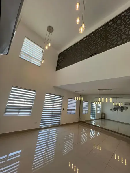 Casa en Renta en Espacio Cumbres — foto 1 de 22
