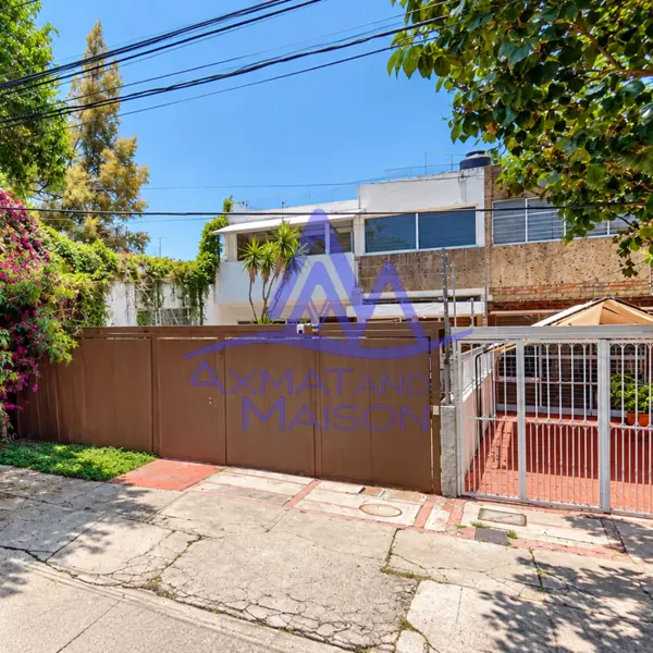 Casa en Remate en Chapalita Sur, Zapopan con 4 Recámaras y Jardín — foto 1 de 14