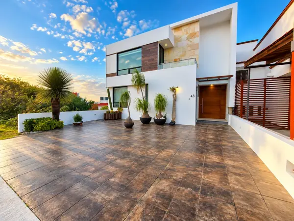 Casa en Venta en Cumbres del Cimatario, Querétaro — foto 1 de 34