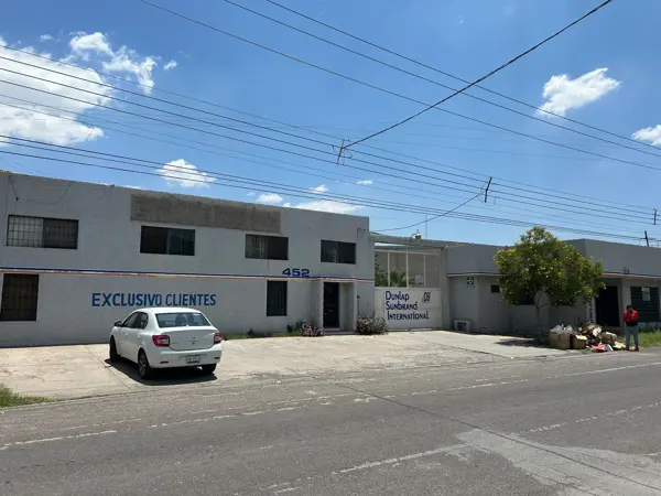 Oficinas en renta con sala de juntas, area comun y almacen, estacionamiento para 5 autos — foto 1 de 16