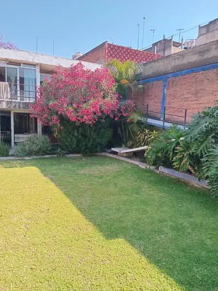 Residencia en Venta en Coyoacán con Uso de Suelo Habitacional y Comercial — foto 1 de 17