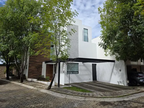 Casa en Renta en Puebla Lomas de Angelópolis Parque Queretaro recámara en PB esquina — foto 1 de 29