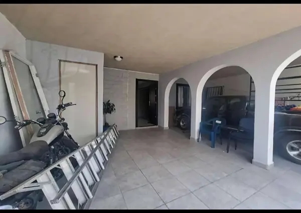 Casa de Oportunidad en La Estrella, Saltillo: Espaciosa y Funcional — foto 1 de 9
