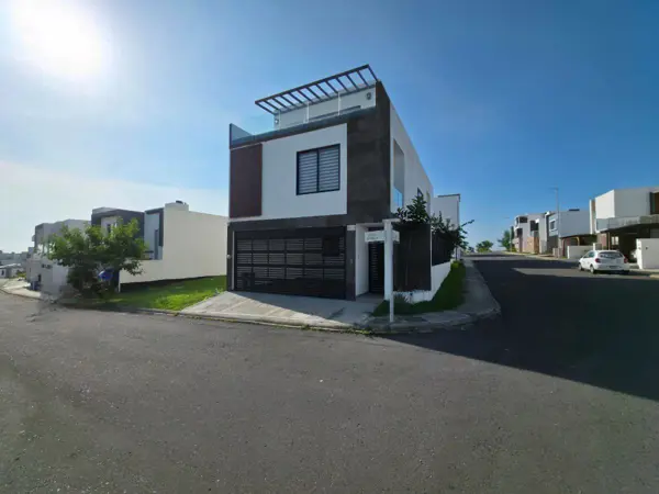Casa en venta en Lomas de la Rioja, Alvarado — foto 2 de 16