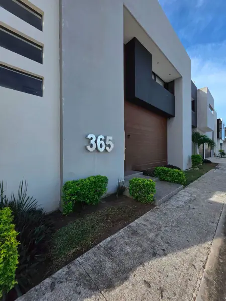 Casa Residencial en Venta Fracc. Las Palmas Medellin — foto 1 de 13