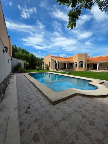 Casa de Una Planta en Esquina en Venta en Montes de Ame, Norte de Merida — foto 1 de 51