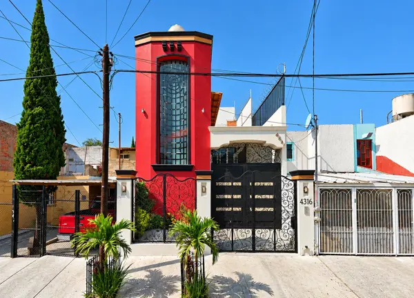 Casa de 3 niveles en venta en Insurgentes 1a Secc, Guadalajara — foto 1 de 14