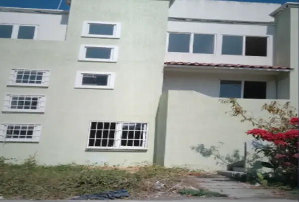 Comprale Directo al Banco la Casa de Entrega Inmediata Ubicada en Rehilete Villagran Guanajuato — foto 1 de 9