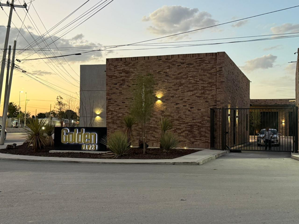 Locales Plaza Golden — foto 1 de 8