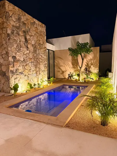 Casa Abeto con Paneles Solares de Una Planta en Venta en Cholul — foto 1 de 36