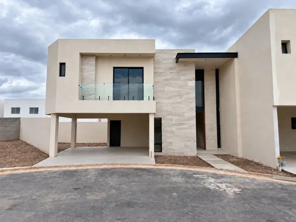 Casa en Preventa en Encinos Residencial, Sector Viñedos, Torreón | 4 Recámaras y Terreno Excedente — foto 1 de 9