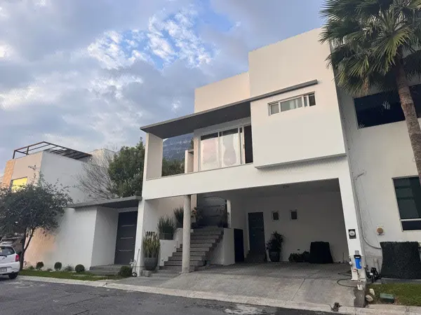 Casa en Renta Colinas del Valle — foto 1 de 28