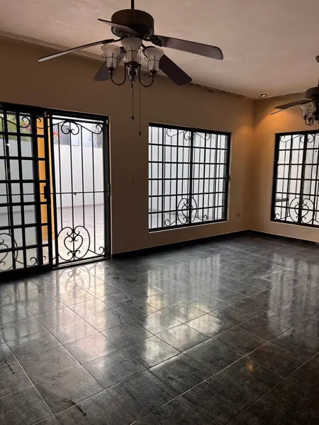 Casa en venta en Cumbres 2do Sector, Monterrey — foto 2 de 35