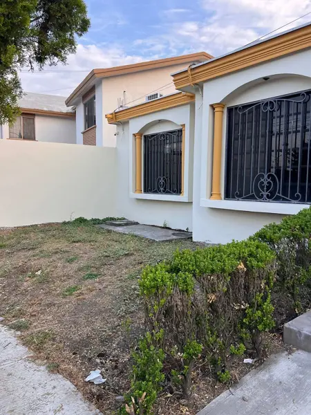 Casa en Venta, Cumbres 3er Sector Un Piso — foto 1 de 35