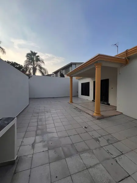 Casa en venta en Cumbres 2do Sector, Monterrey — foto 3 de 35