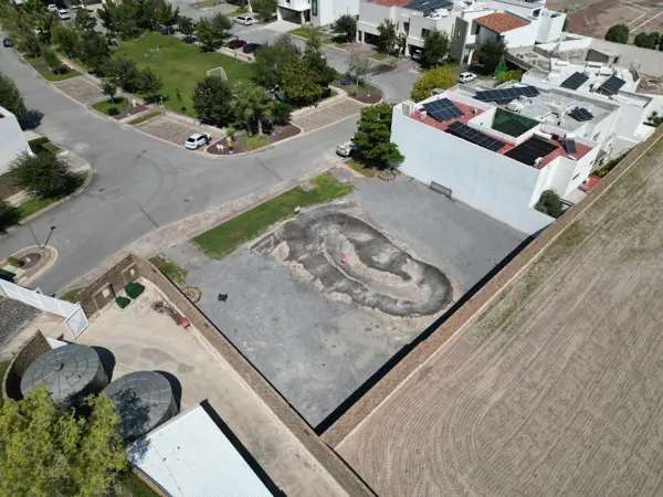 Terreno residencial en venta en Las Acacias, Torreón - Amplias posibilidades y excelente ubicación — foto 1 de 9