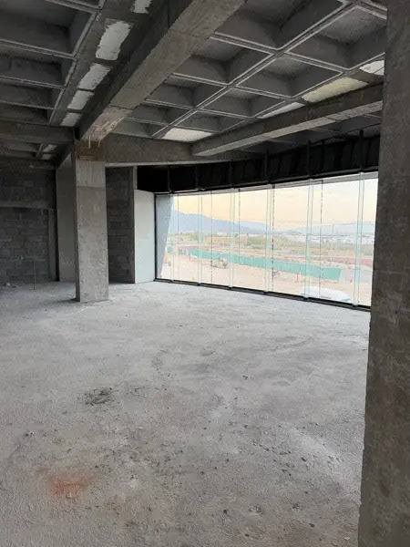 Local en Renta, Dominio Cumbres — foto 1 de 10