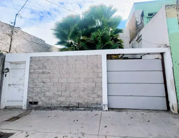 Casa en Venta con 4 Departamentos | Centro de Torreón — foto 1 de 15