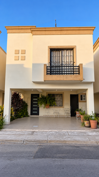 Casa amueblada de dos plantas con 3 recámaras — foto 1 de 17