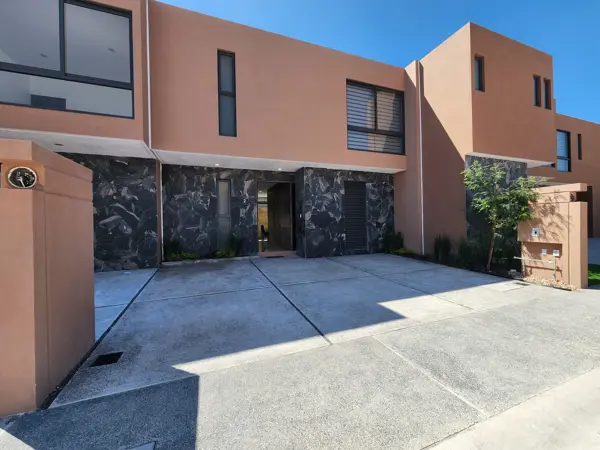 Casa Nueva en Venta en Lomas del Marques, 3 Hab — foto 1 de 21