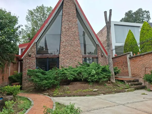 casa con jardín , 4 recamaras en calle cerrada en Bosques del Lago, Cuautitlan — foto 1 de 23