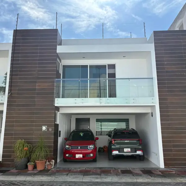 Casa en Rincón de la Cruz, San Pedro Cholula: Amplia Propiedad en privada cerrada — foto 1 de 19