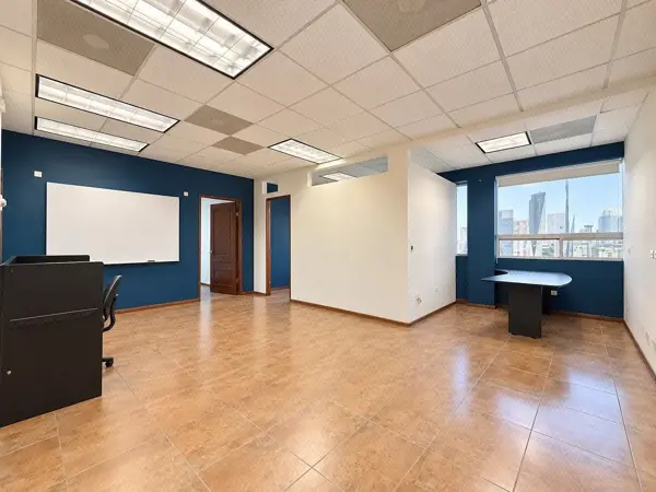 Oficina en Venta y Renta en Zona Santa María — foto 1 de 8