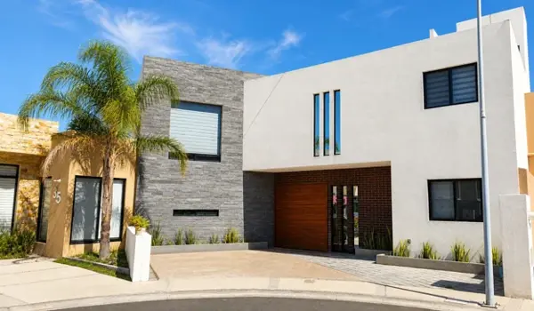 VENTA - Corregidora, Recámara con baño completo en planta baja — foto 1 de 13