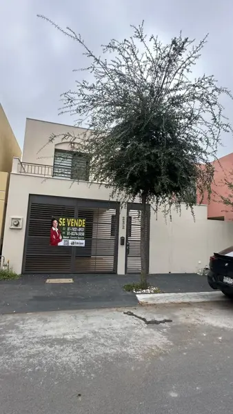 Hermosa Casa en Venta en Mitras Pte Sector Málaga! — foto 1 de 38