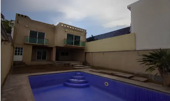Casa en Venta en Jiutepec, Morelos – Espaciosa Propiedad con Jardín y Alberca — foto 1 de 17
