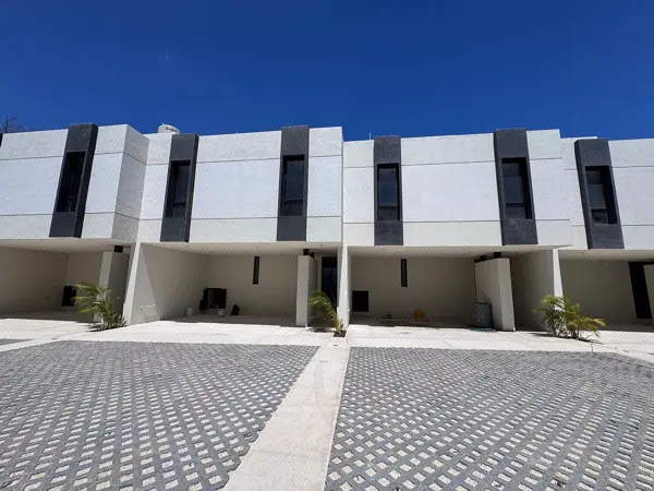 Townhouse en Venta Entrega Inmediata Ubicado en la Zona Norte Poniente de Mérida — foto 1 de 10
