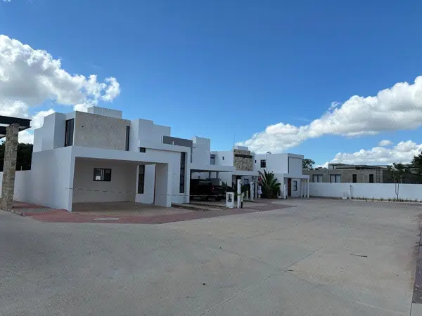 Última casa en venta entrega inmediata al norte de Mérida en privada de Cholul. — foto 1 de 10