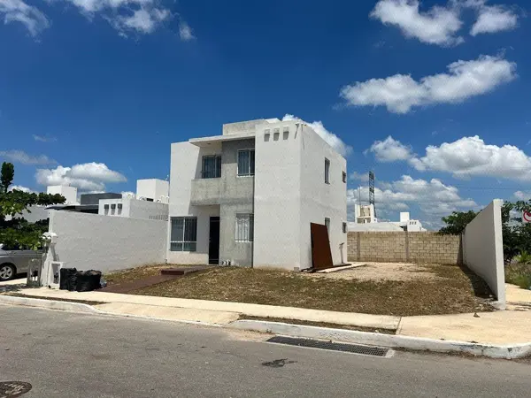 Casa en venta en esquina en Paseos de Mérida, Tixcacal — foto 1 de 15