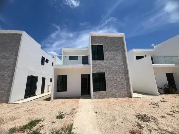 Se Renta Casa en Avenida, 3 Recámaras en el Fraccionamiento las Americas Mérida — foto 1 de 16
