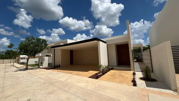 Casa en Venta de Una Planta y 3 Recámaras Ubicada al Norte de Mérida Yucatán. — foto 1 de 14