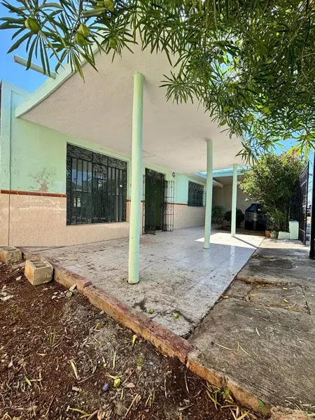 Casa en venta ideal para remodelar ubicada en la Colonia Delio Moreno — foto 1 de 24