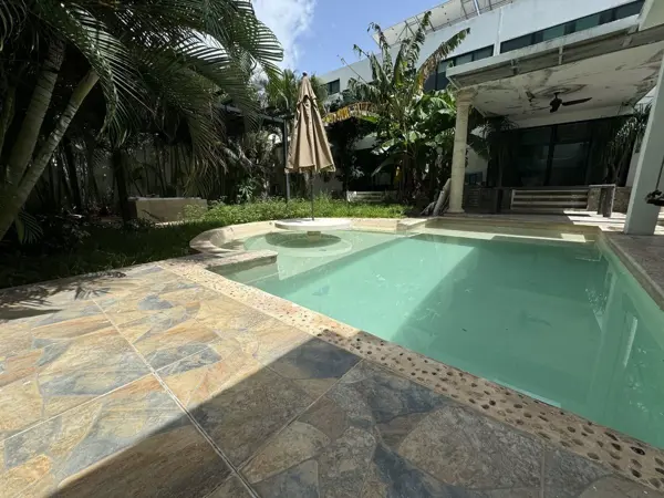 Bonita Casa en Venta Ubicada al Norte de Mérida en Montebello — foto 1 de 11