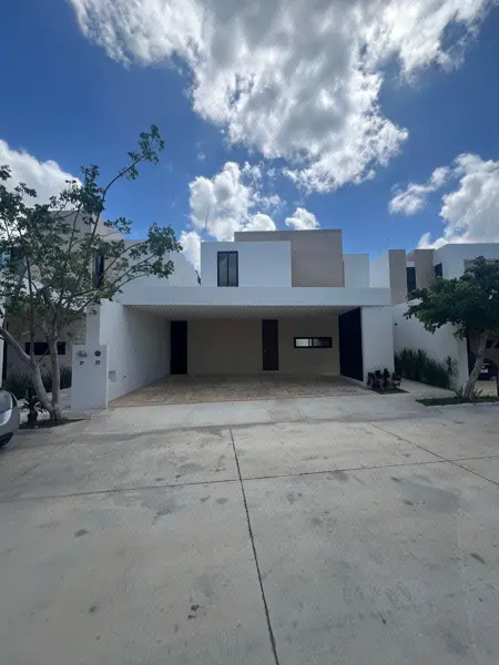 Última casa en venta de 2 plantas ubicada al norte de Mérida en Temozón norte. — foto 1 de 14