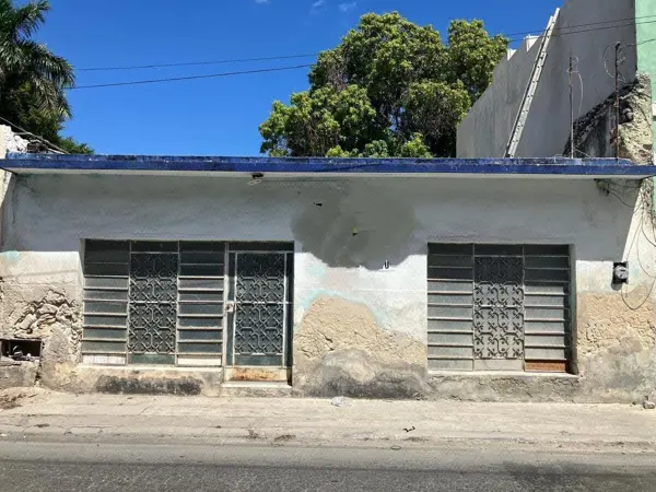 Casa en Venta para Remodelar Ubicada en el Centro de Mérida — foto 1 de 12