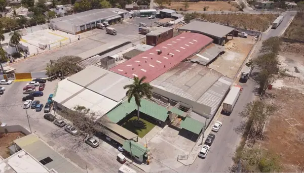 En Venta Nave Industrial con Oficinas, en Zona Industrial de Mérida, Yucatán. — foto 1 de 12
