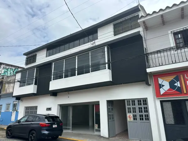 Vendo Casa Amplia en el Centro Cerca de los Lagos — foto 1 de 20