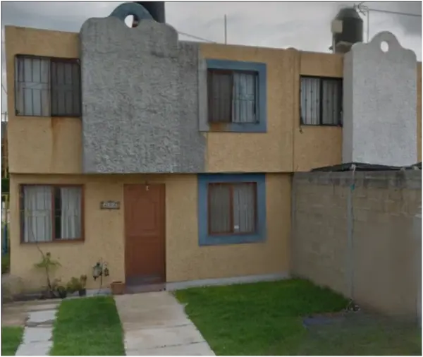 Casa en venta en Irapuato: Espaciosa propiedad con jardín en El Campirano — foto 1 de 12