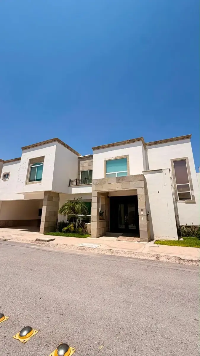 CASA EN VENTA EN ZONA SENDEROS, LISTA PARA HABITAR! CASA EN VENTA EN ZONA SENDEROS, LISTA PARA HABITAR!