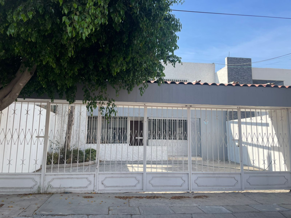 Casa en RENTA sobre calle abierta en Colinas del Cimatario — foto 1 de 12