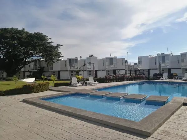 Casa en Renta de 3 Recámaras con Amplio Jardín “ Arrecifes Residencial” — foto 1 de 7