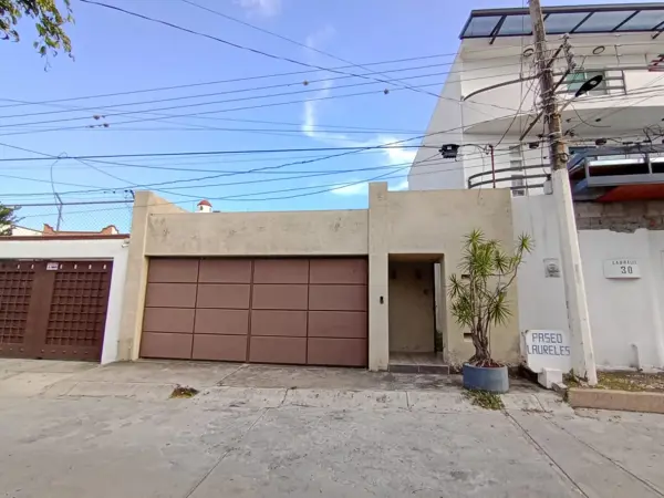 Casa en remate bancario en Las Fincas, Jiutepec, Morelos MM8011 — foto 1 de 17