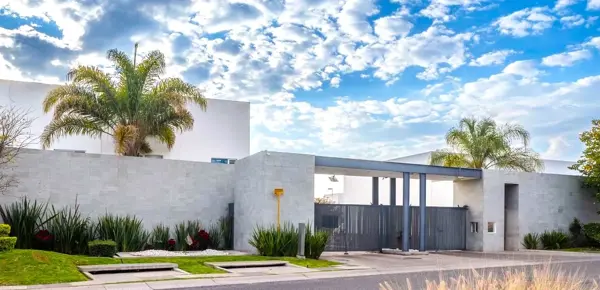 Casa en venta en Juriquilla Santa Fe (CAPRICHO) — foto 1 de 36