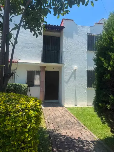 Excelente Casa Dentro de Fraccionamiento en Cuautla — foto 1 de 9